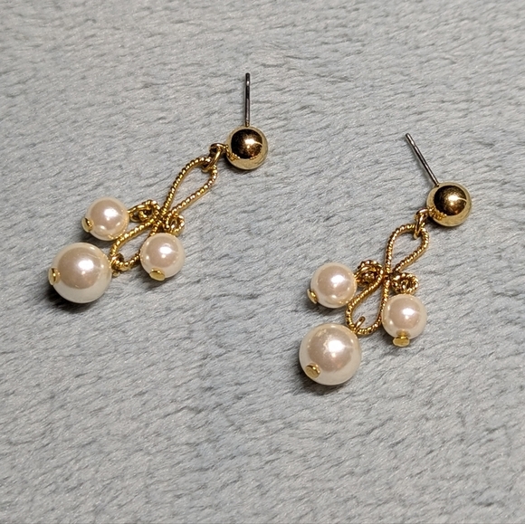 Jewelry - Vintage Goldtone and Faux Pearl Drop Pierced Earrings